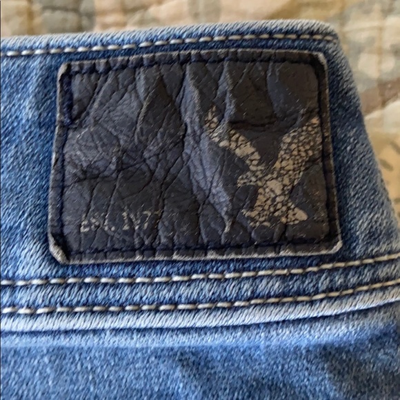 American Eagle women’s Jeans - Picture 3 of 5